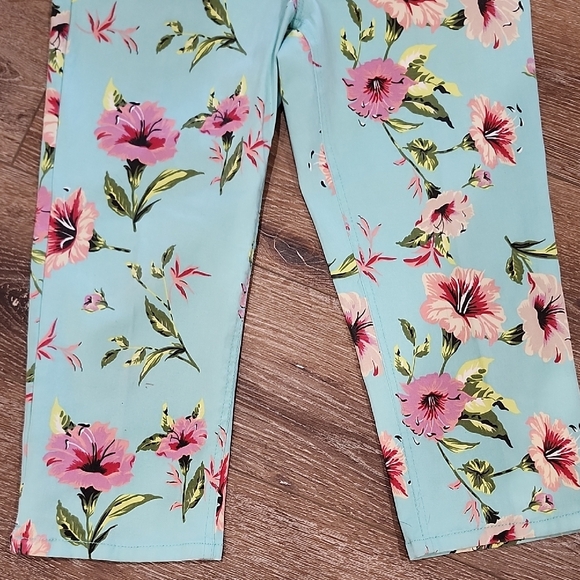 EUC OSO Tripical Floral Print Turquoise Pink Cropped Capri Jeans Resort Floral 6 - Picture 4 of 9